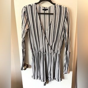 Kendall & Kylie- long sleeve romper